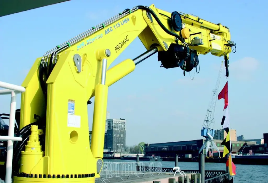 The HRM deck crane is rated at 80 ton/metre and has four telescopic jib sections.