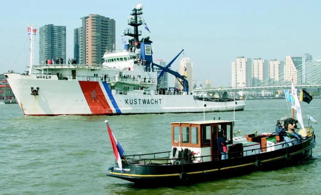 The heart of Rotterdam saw a parade of tugs from the very large to the very small during the ITS TUG Parade.