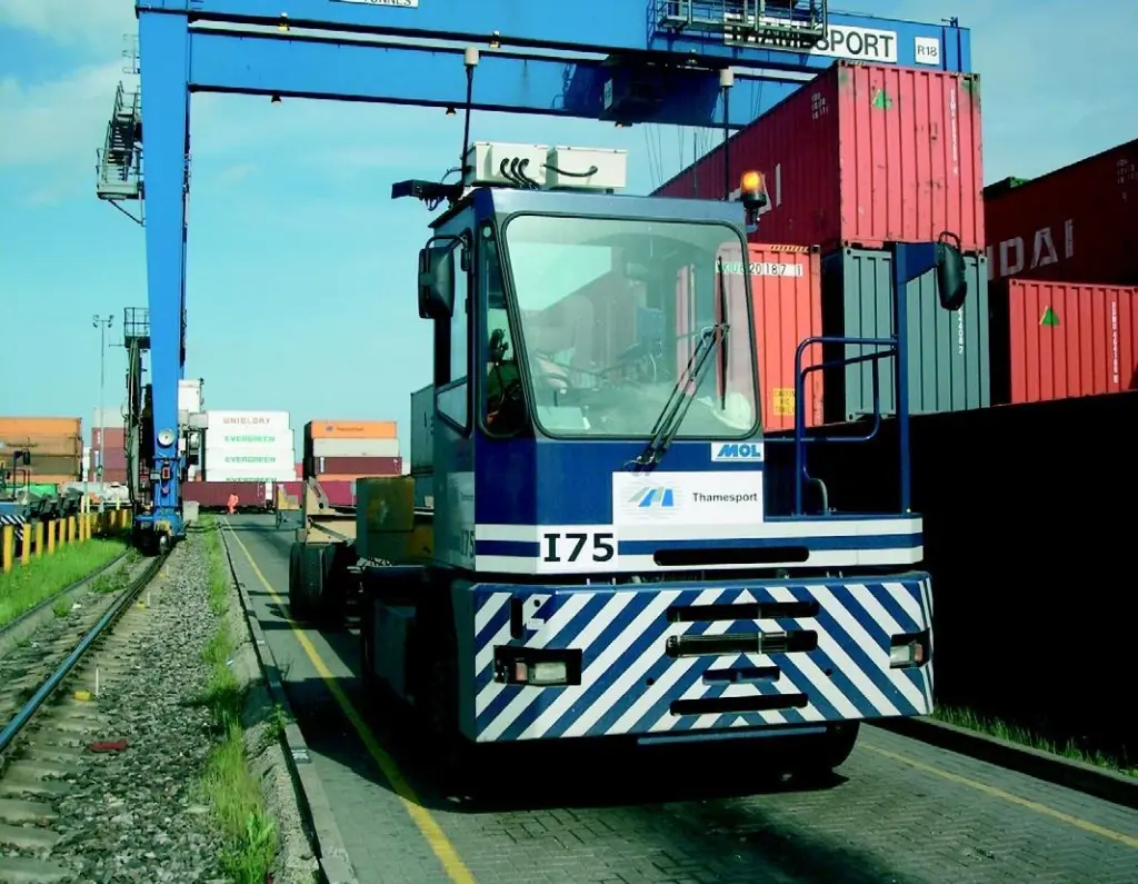 Thamesport has received 13 new terminal tractors supplied by Belgiums MOL Group.