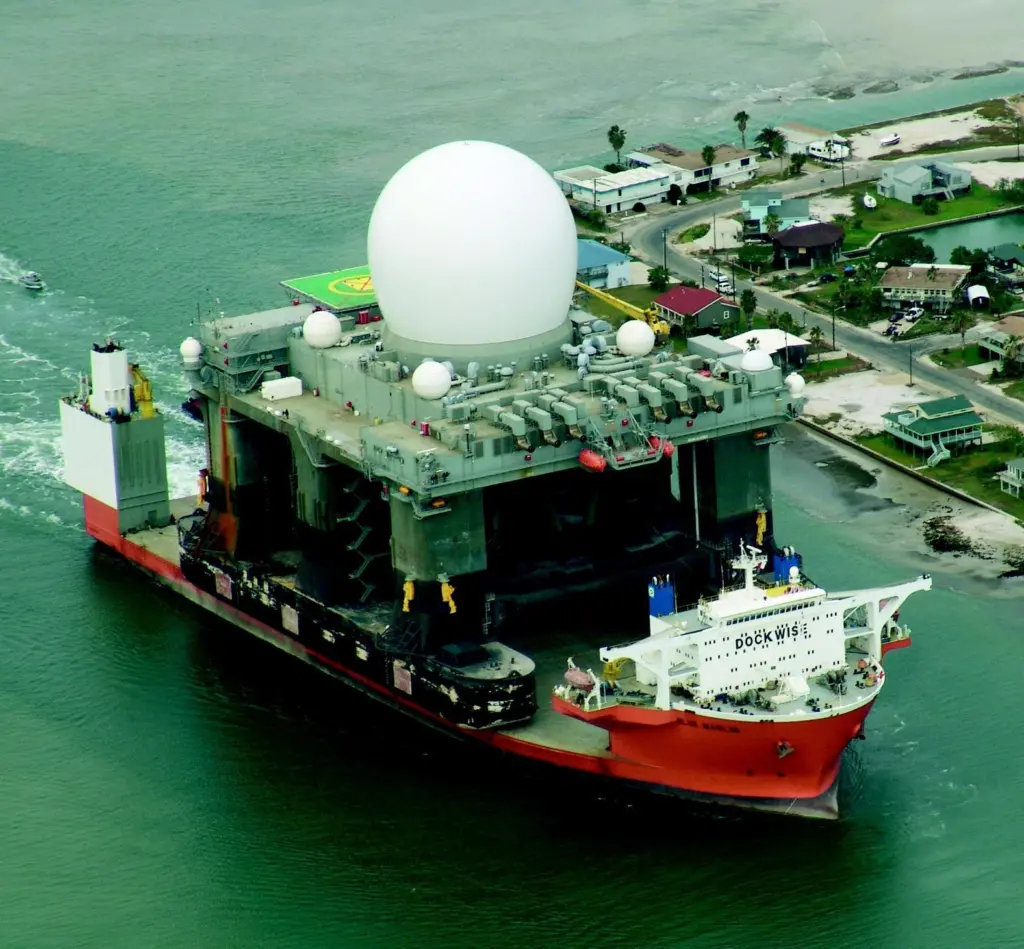 Blue Marlin demonstrates the capabilities of the Dockwise fleet.