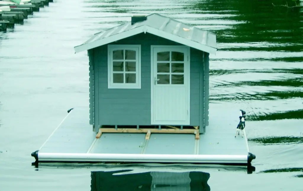 EasyFloat Pontoons are making their debut at Seawork 2006.