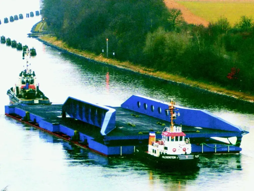 Linkspan components produced in Poland are seen on the Kiel Canal en route to Immingham.