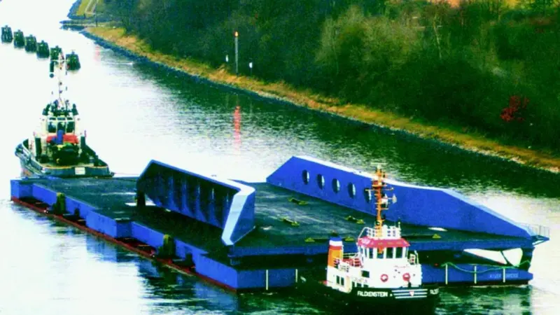 Linkspan components produced in Poland are seen on the Kiel Canal en route to Immingham.