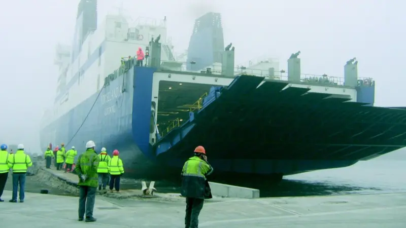 The European Commission would like ports to install shore-side electrical power for ships in order to reduce emissions from vessels in ports.