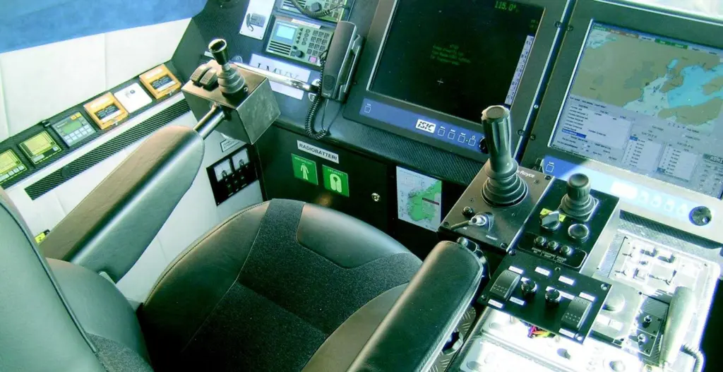The Vector Stick-IIC joystick system for Kamewa FF waterjets gives precise five axis control of the boat.