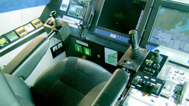 The Vector Stick-IIC joystick system for Kamewa FF waterjets gives precise five axis control of the boat.