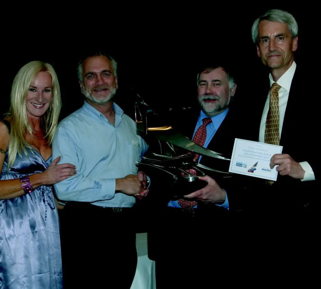Zodiac Boats receives the Spirit of Innovation Award at the Seawork 2006 Gala Dinner.