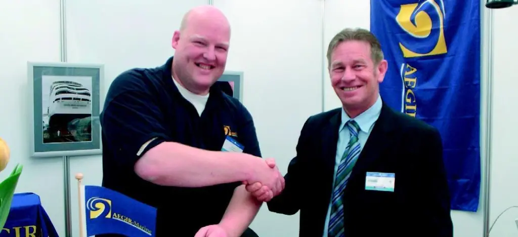 Rene Huybregts, ship repair manager for Hydrex, and Rudd Muis, director from AEGIR-Marine, conclude the new contract at Posidonia in Athens.