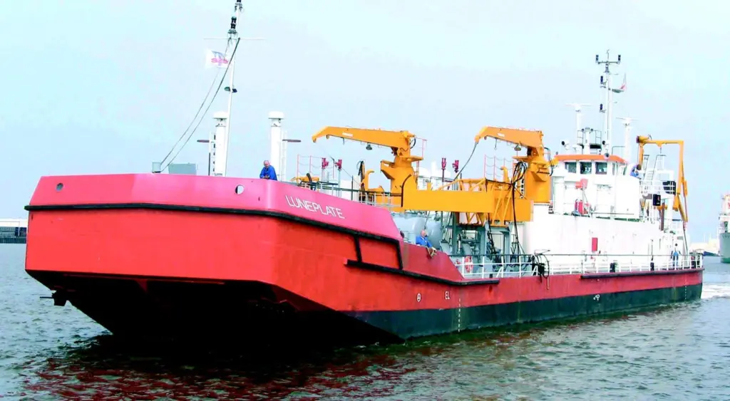 Luneplate is a one off, the result of converting a former inland clean up and oil disposal tanker barge.