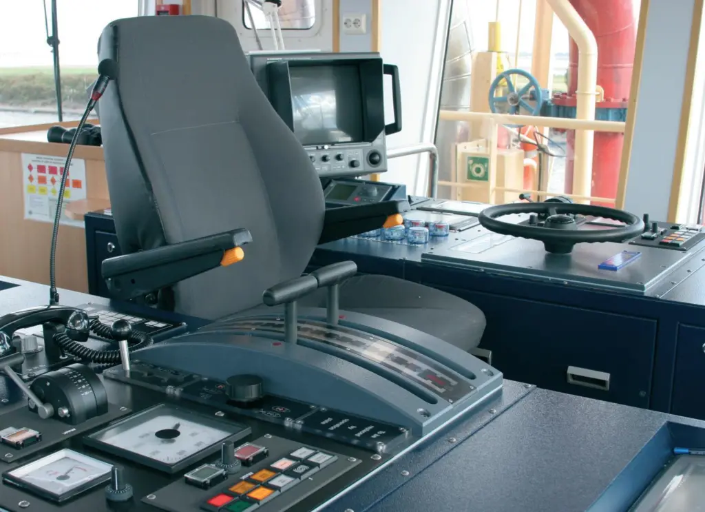 The tug master has a comfortable control position with a good view fore and aft