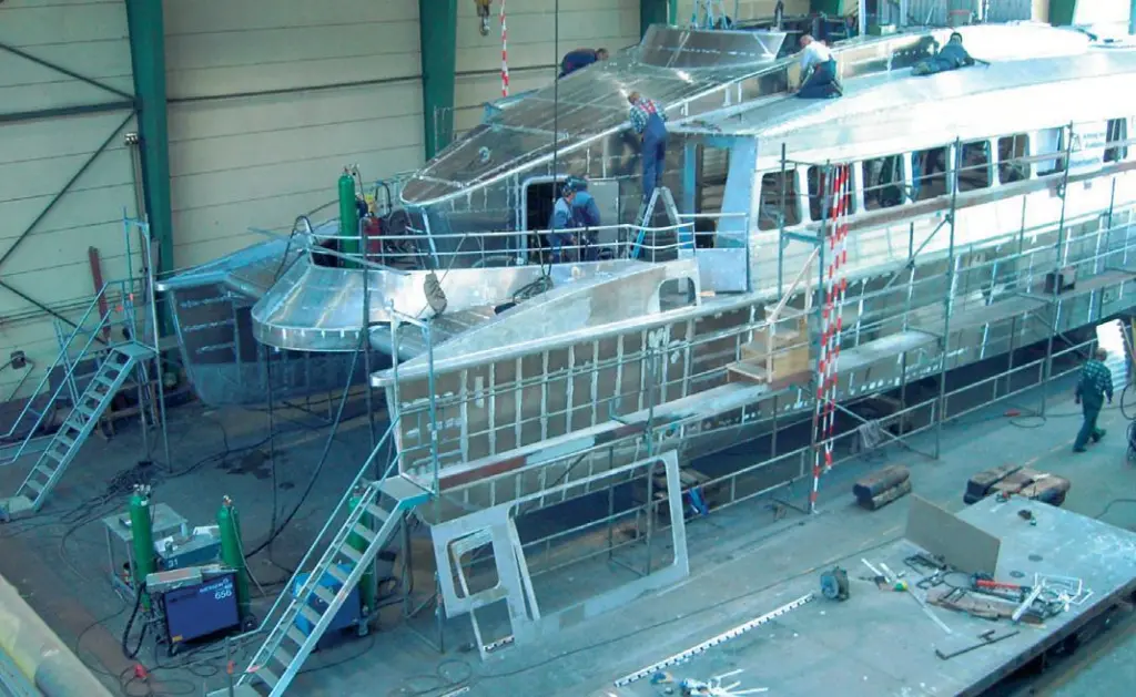 00_42559_Under_build_at_Bodan2C_BSBs_third_catamaran