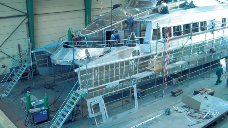00_42559_Under_build_at_Bodan2C_BSBs_third_catamaran