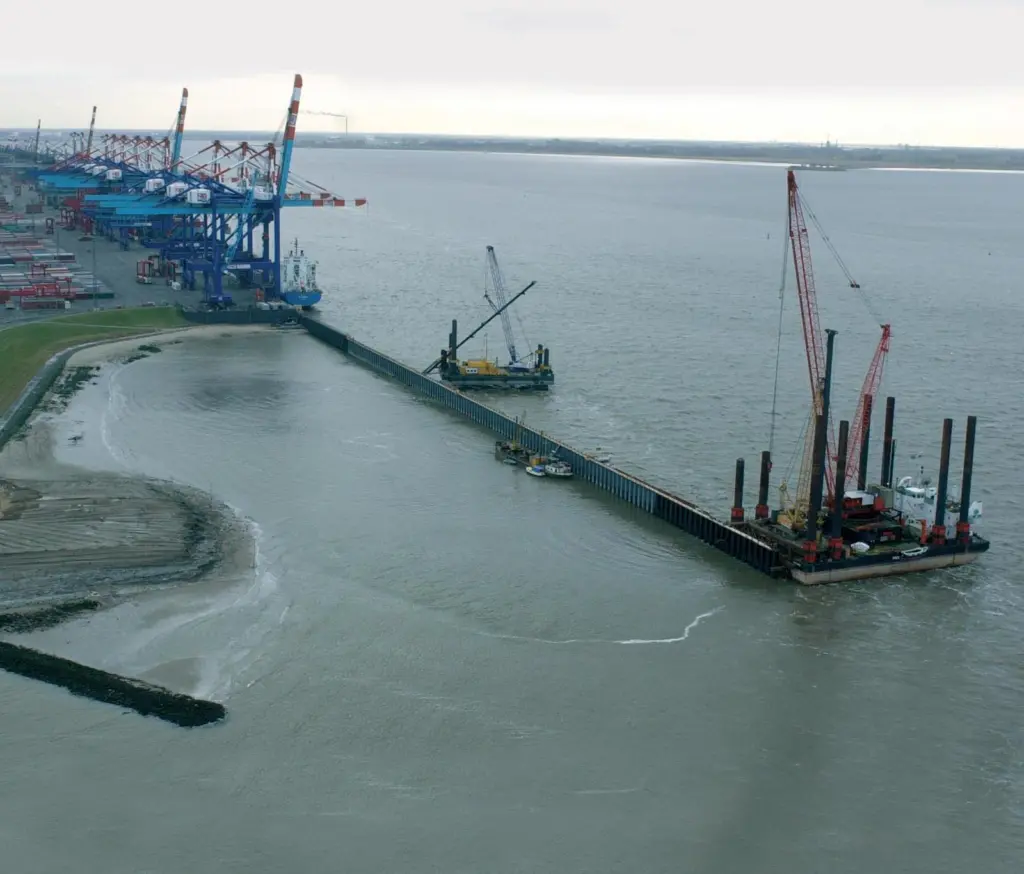 00_39556_Container_terminal_dredging