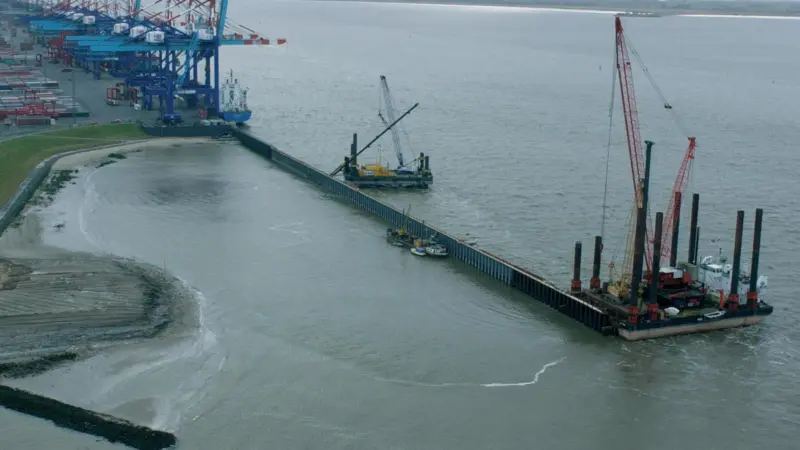 00_39556_Container_terminal_dredging