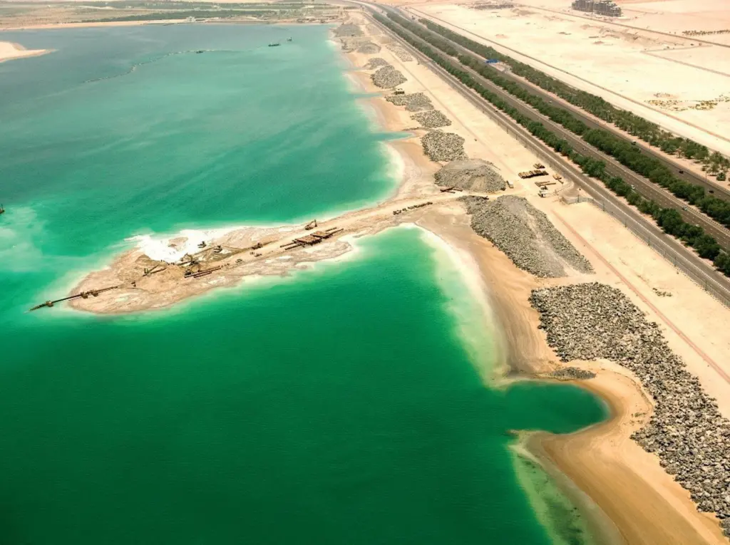 00_40175_The_Al_Raha_Beach