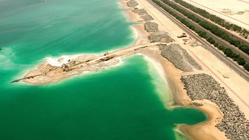 00_40175_The_Al_Raha_Beach