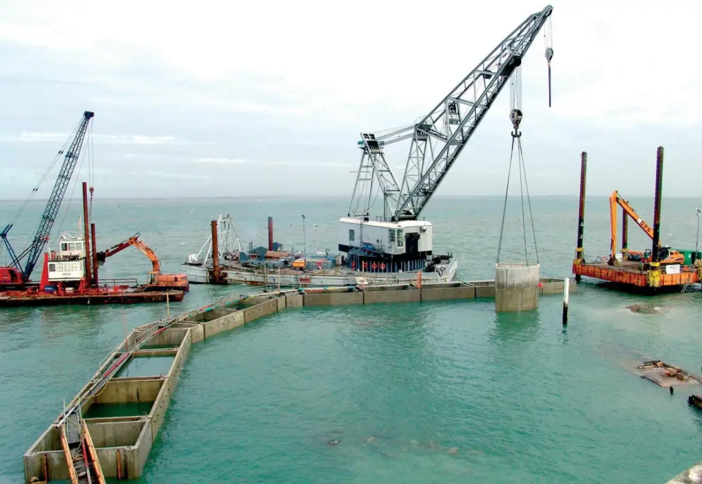 00_39919_A_200_ton_crane