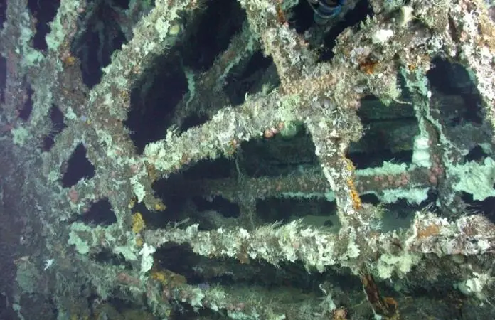 00_39344_02_D_and_U_Shipwreck