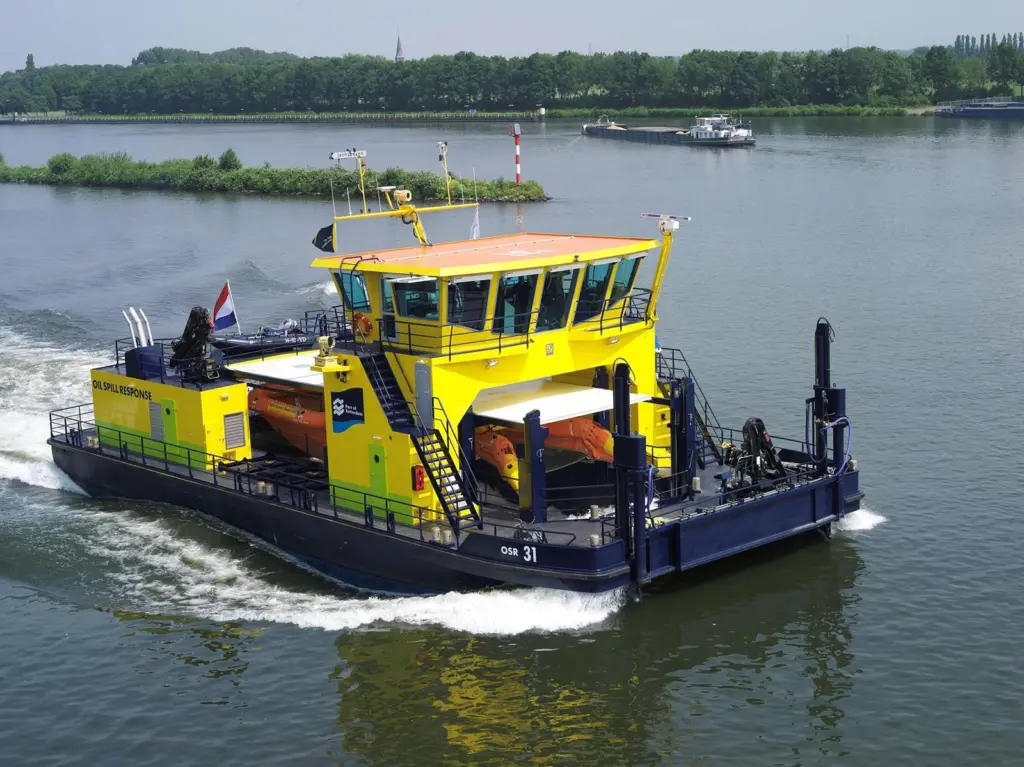 00_40747_02_Pollution_Tom_Rotterdam
