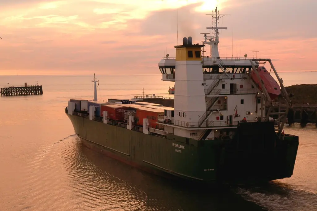 00_38533_Ferries_and_SS_Seatruck