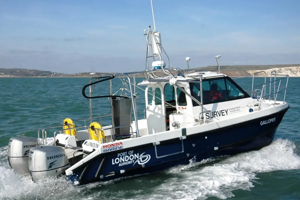 00_38929_12_seawork_Cheetah