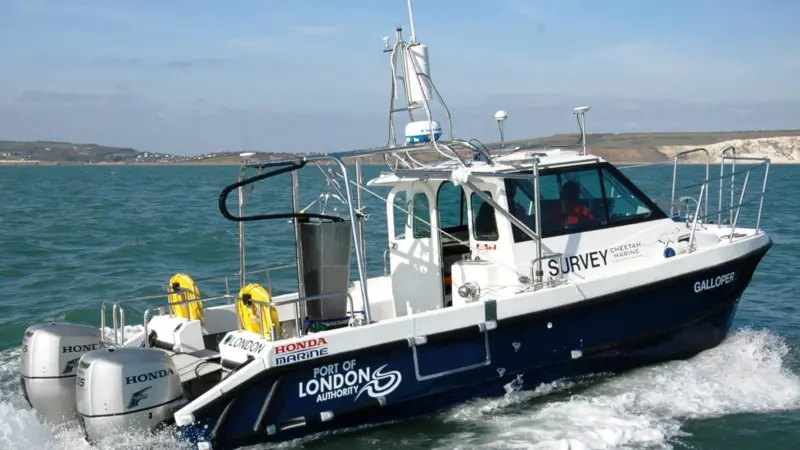 00_38929_12_seawork_Cheetah