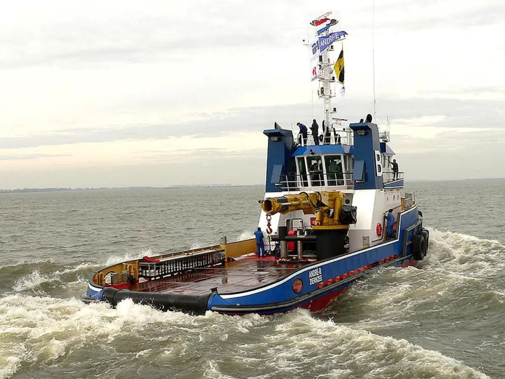 'Andre B' has a spacious aft deck and a long reach Heila hydraulic deck crane.