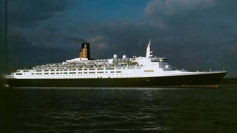00_42915_Book_Solent_Shipping