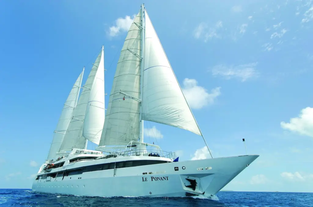 00_42975_Ponant_seized_by_pirates_Photo_Mr_Philippe_Plisson