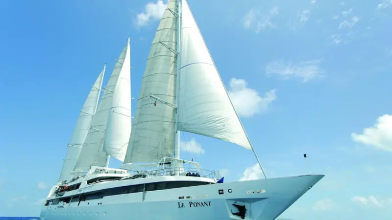 00_42975_Ponant_seized_by_pirates_Photo_Mr_Philippe_Plisson