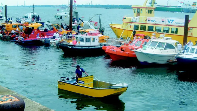 00_38911_seawork_pontoon