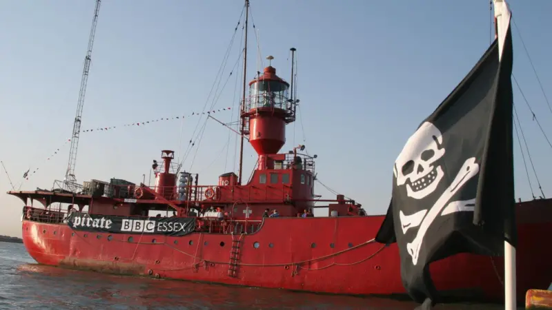 00_42680_News_Lightship_Ewens