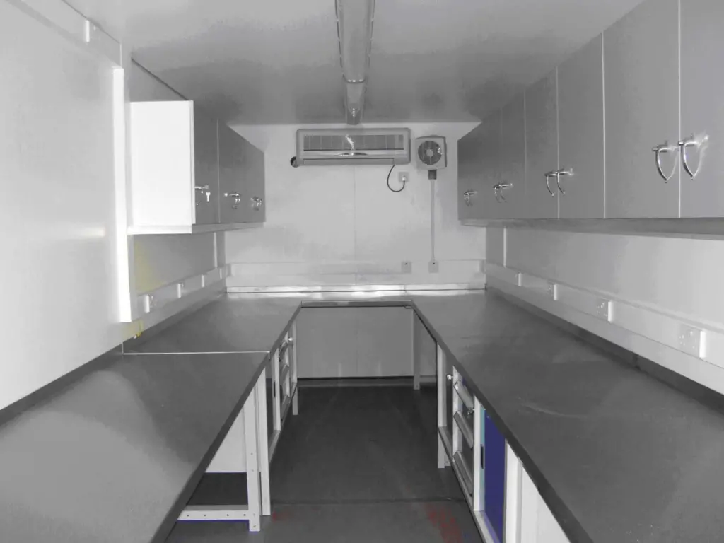 00_39015_DELG_Containers