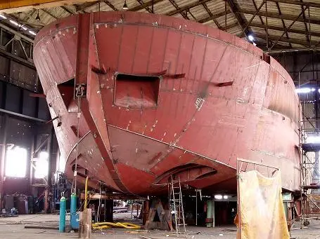 The hull of sister tug 'Afon Cymran' was sub-contracted to Aveco in Middlesbrough UK.