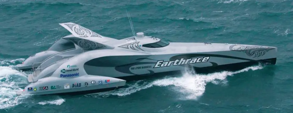 00_42817_Earthrace