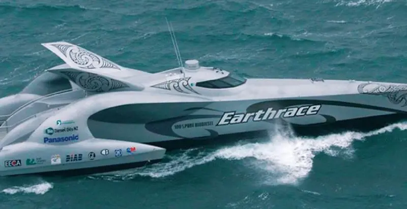 00_42817_Earthrace