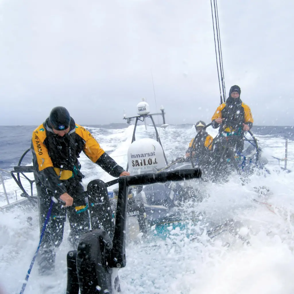 00_40577_03_NavComms_Inmarsat