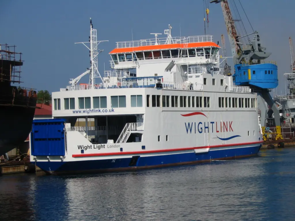 00_38547_03_Ferries_and_SS_Wight
