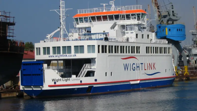 00_38547_03_Ferries_and_SS_Wight
