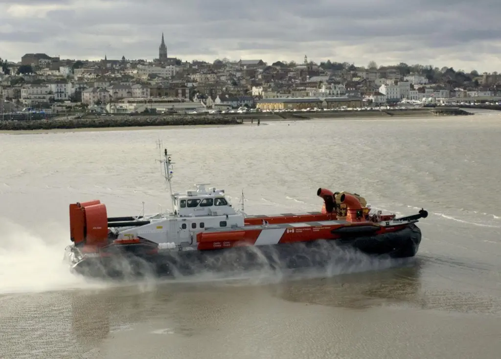 00_42669_10_News_Hovercraft
