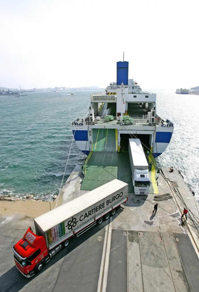 00_38525_01_Ferries_and_SS_Motorway_Stevie