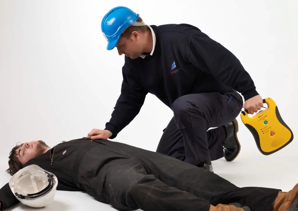 00_40874_06_Safety_Defibrillator