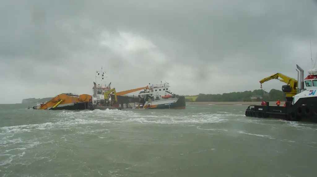 00_39476_02_Dredging_Goliath