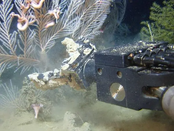 00_39689_JUNE_Extra_Hydro_ROV