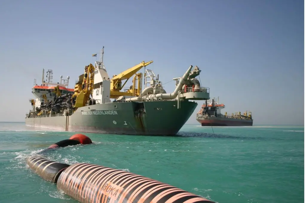 00_39544_JULY_Dredging_CEDA