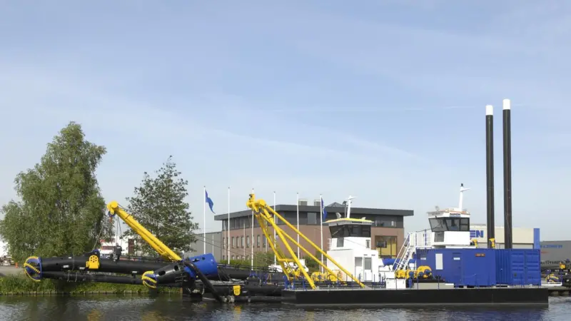00_39547_JULY_Dredging_Saskia