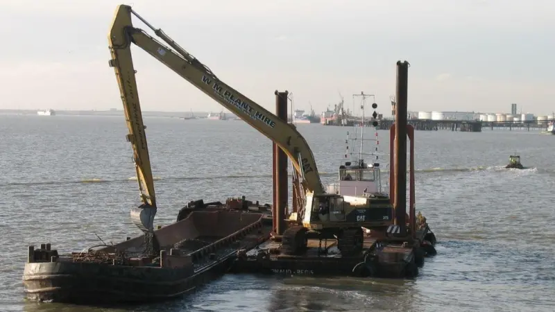 00_39550_JULY_Dredging_WM