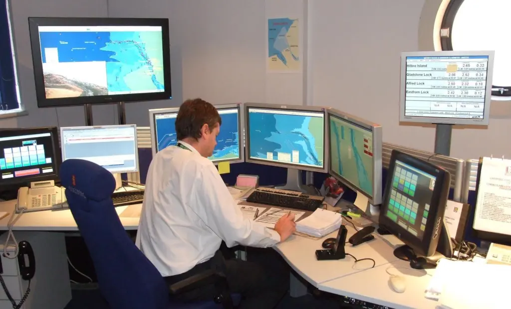 00_40579_03_NavComms_Icom