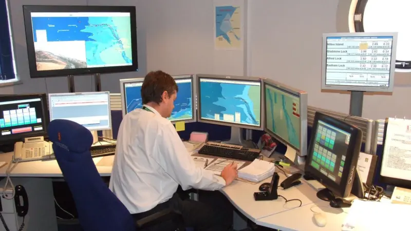 00_40579_03_NavComms_Icom