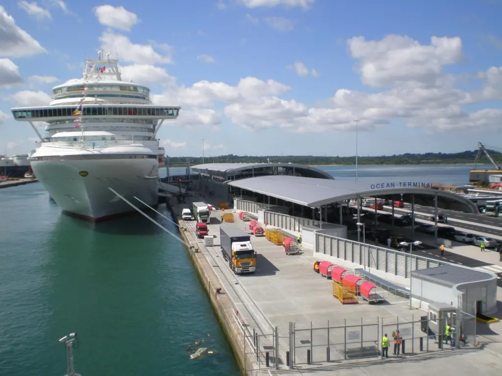 00_42472_AUG_News_Southampton